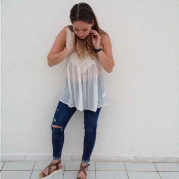 Meet Your Posher, Caleigh - Picture 4 of 4